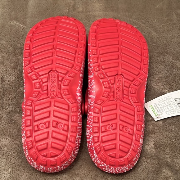 New mens size 11 Lined Holiday Clogs by CROCS - Picture 3 of 5